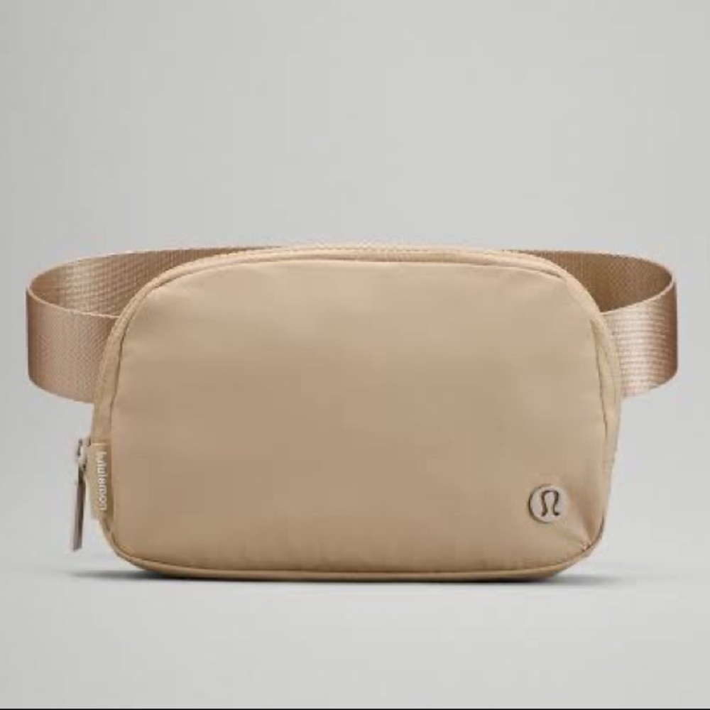 NWT Lululemon everywhere belt bag in Trench